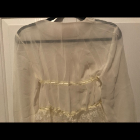 NEW Elegant Sheer Lace Top - Picture 6 of 9